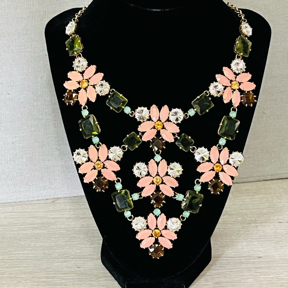 Stella & Dot Fleurette Statement Necklace